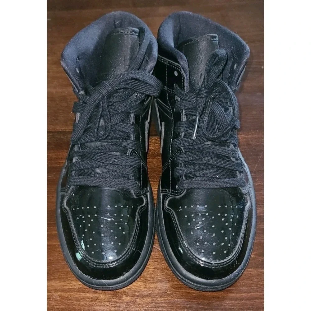 Nike Air Jordan 1 Mid Sneakers Youth Patent Size 5.5Y